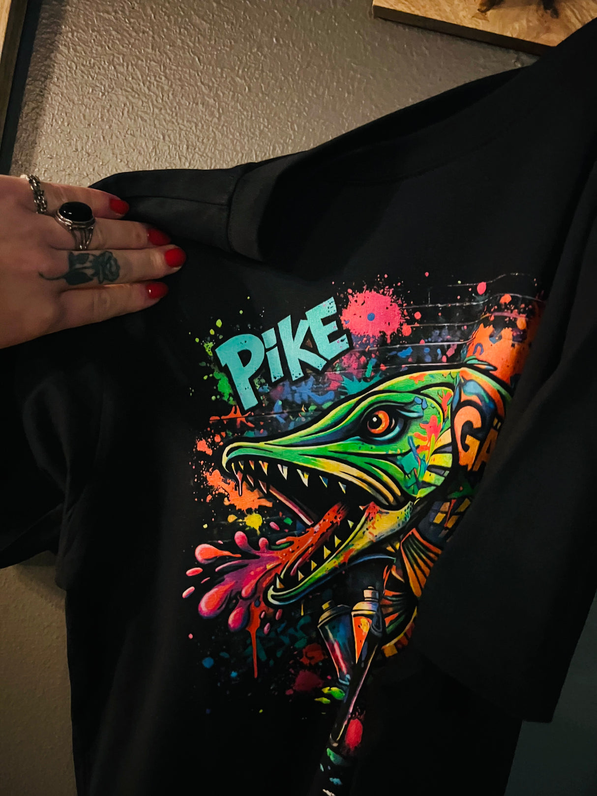 Graffiti Pike - T-shirt