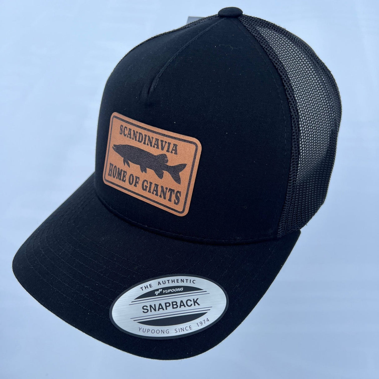 Home of Giants - Flexfit snapback trucker keps